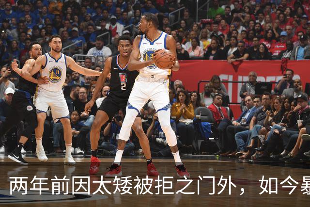 两年前因太矮被拒之门外，如今暴涨到1米95！杜锋儿子不拼爹，在U15赛场杀疯了